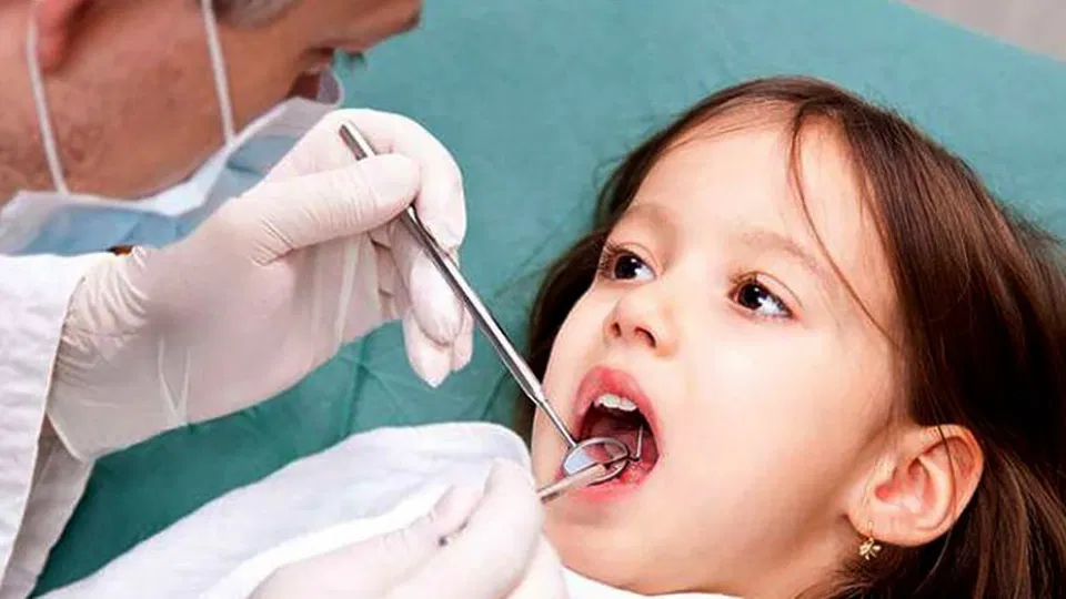 كيف تختار أفضل دكتور أسنان أطفال بالرياض؟